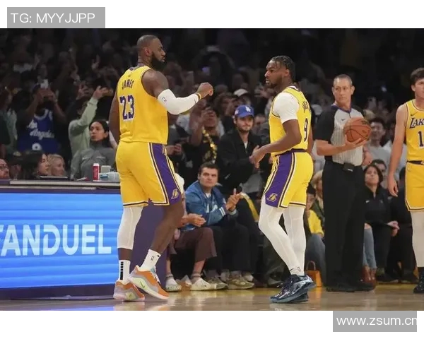 詹姆斯与布朗尼父子同台亮相常规赛揭幕战的历史时刻回顾