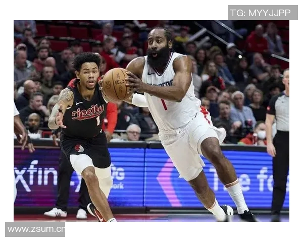 哈登半场表现亮眼三投两中助攻9次助力球队进攻展现全能风采 哈登半场表现亮眼三投两中助攻9次助力球队进攻展现全能风采