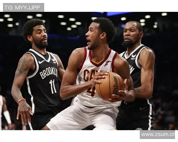 克拉克斯顿半场表现亮眼8投5中贡献12分9篮板4助攻正负值高达20